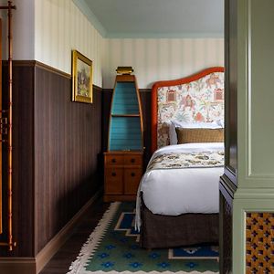 Graduate Junior King Suite River View